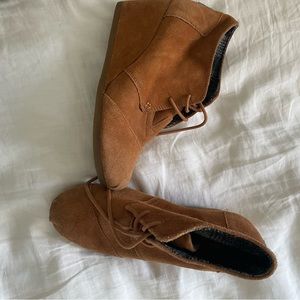 Tom’s brown heeled booties
